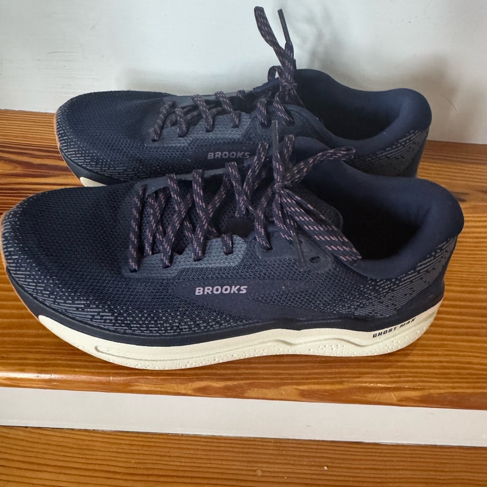Brooks Women's Navy and Cream Running Sneakers